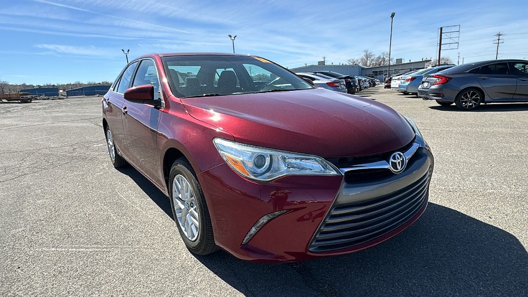2016 Toyota Camry XLE image 0