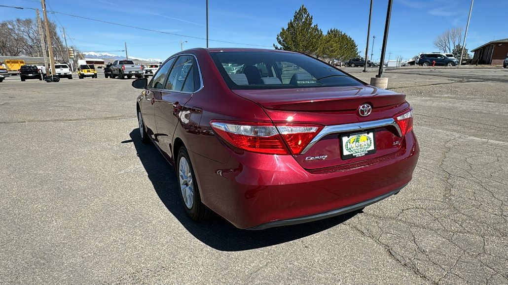 2016 Toyota Camry XLE image 4