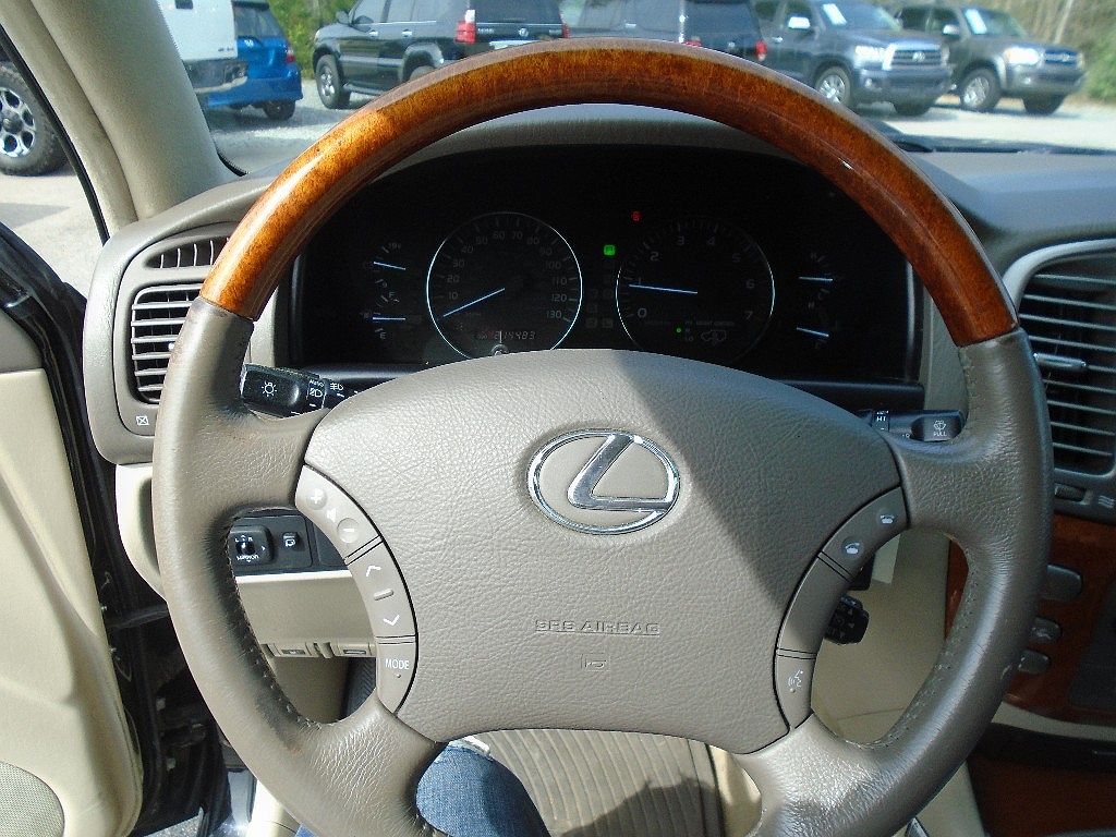 2007 Lexus LX 470 image 14