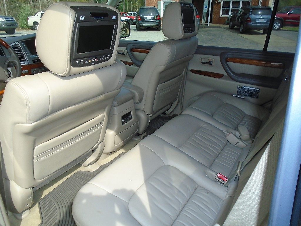 2007 Lexus LX 470 image 7