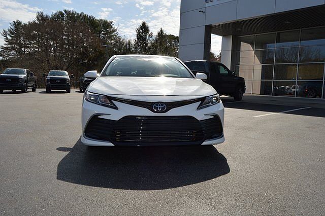 2021 Toyota Camry LE image 1