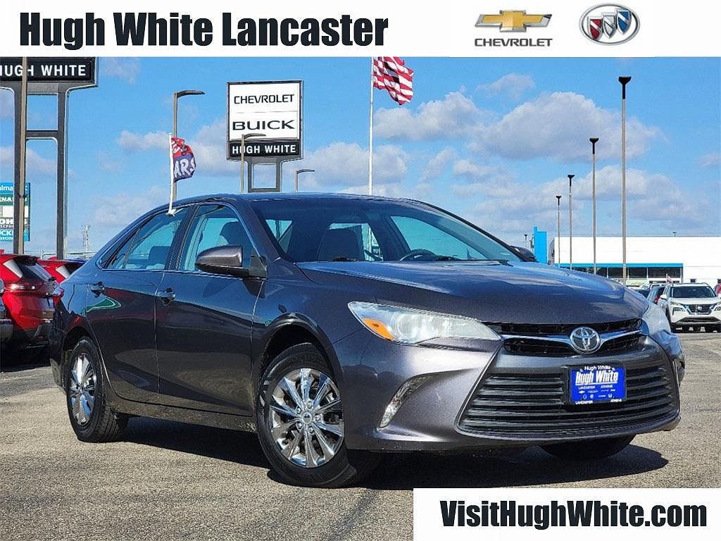 2016 Toyota Camry LE image 0