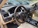 2017 Volkswagen Touareg Executive image 9
