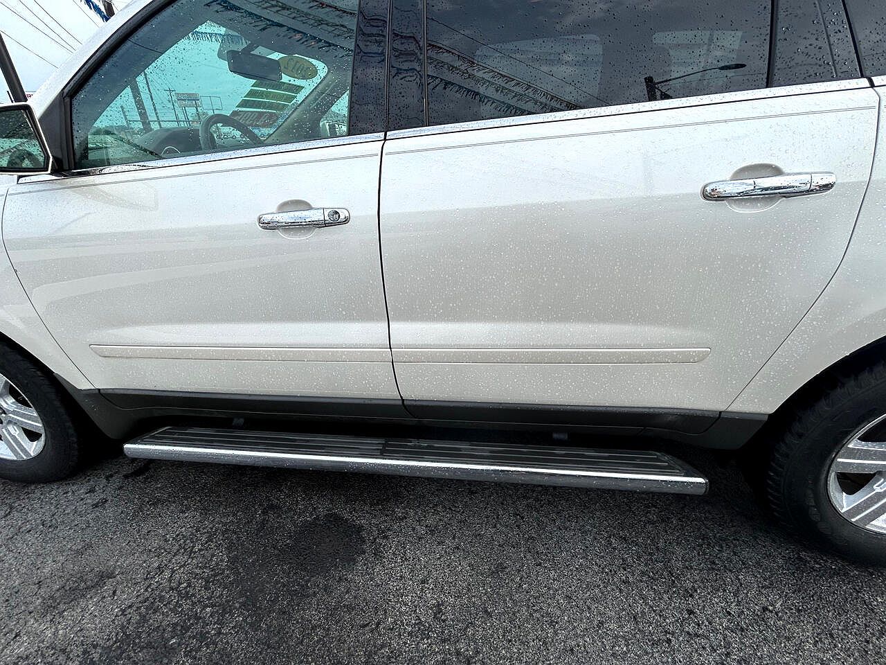 2012 Chevrolet Traverse LT image 17