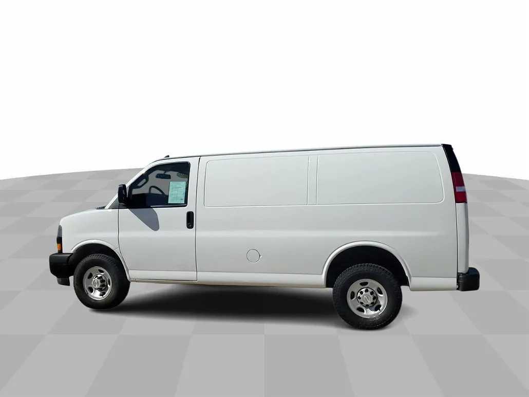 2022 Chevrolet Express 2500 image 5