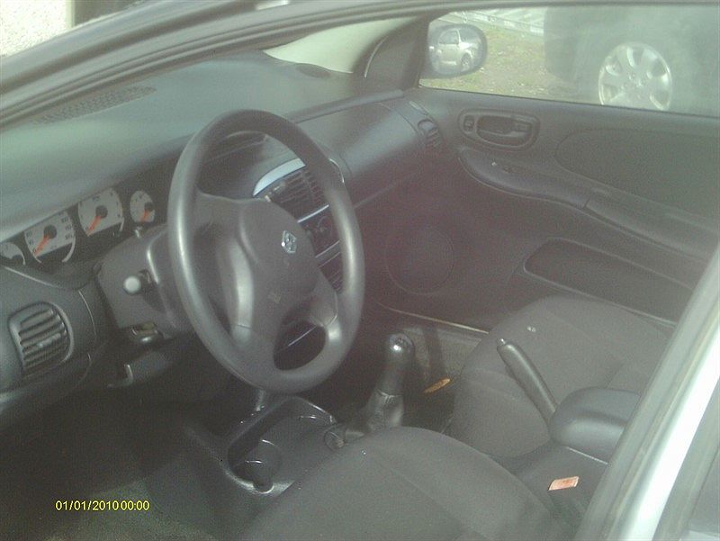 2004 Dodge Neon SXT image 4