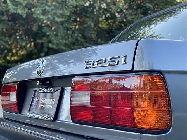 1991 BMW 3 Series 325i image 0