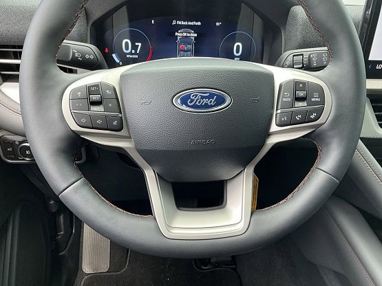 2025 Ford Explorer photo 10
