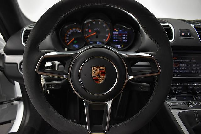 2016 Porsche Cayman GT4 image 11