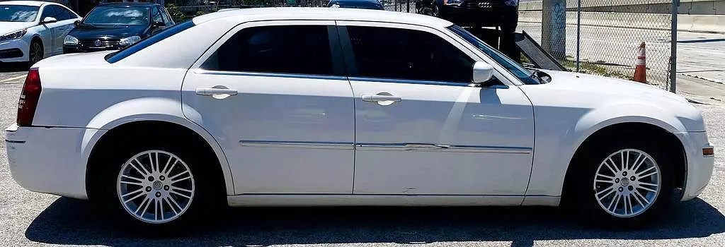 2008 Chrysler 300 Touring image 3