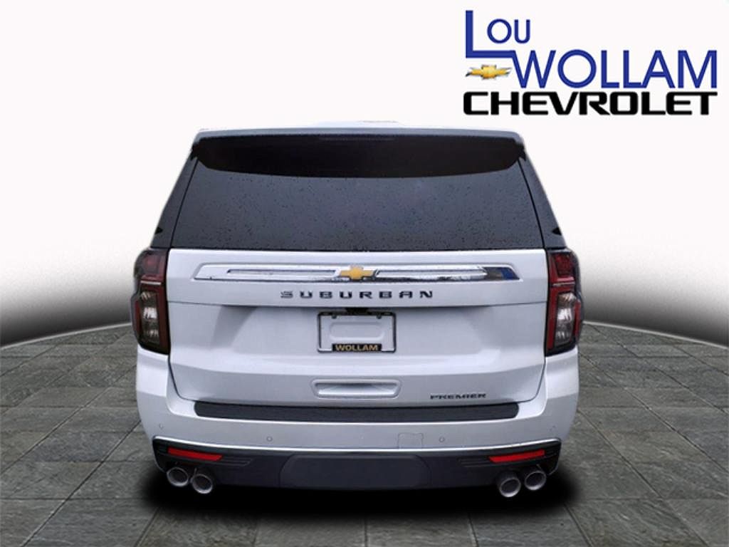 2024 Chevrolet Suburban Premier image 3
