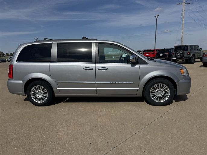 2015 Chrysler Town & Country