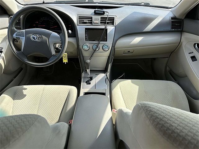 2009 Toyota Camry LE image 3