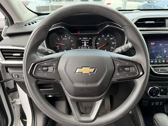 2021 Chevrolet Trailblazer LT photo 2