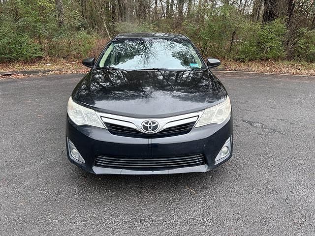 2014 Toyota Camry XLE image 1