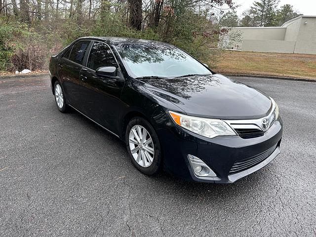 2014 Toyota Camry XLE image 2