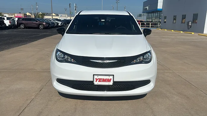 2025 Chrysler Voyager