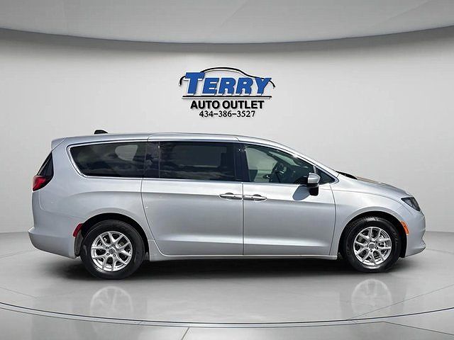 2023 Chrysler Voyager