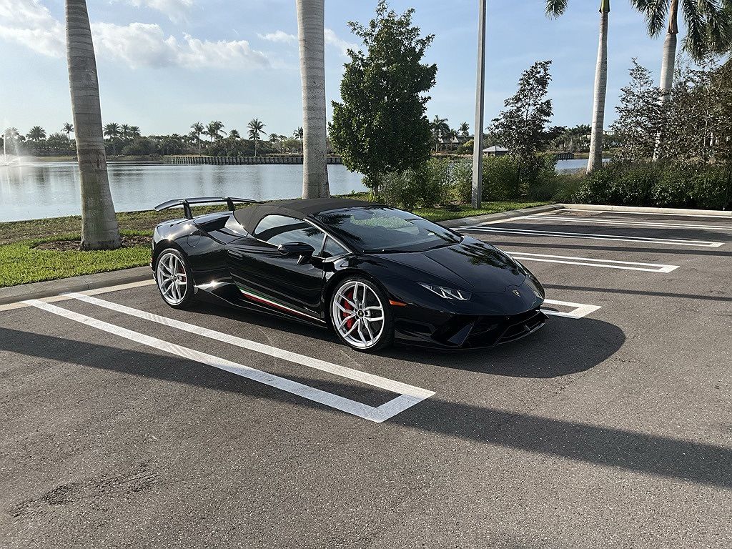 2019 Lamborghini Huracan Performante image 2