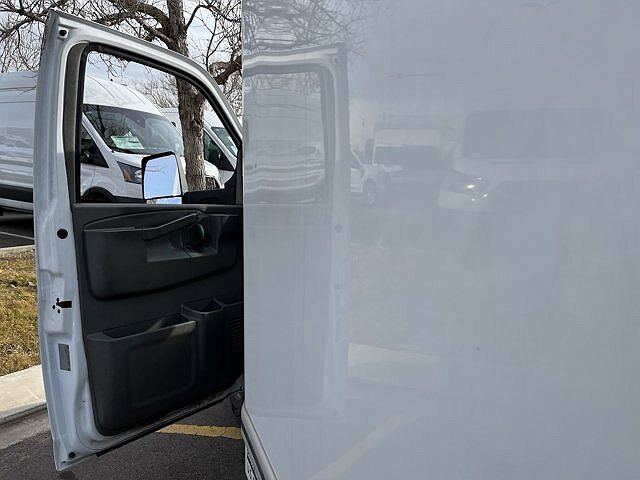 2019 Chevrolet Express 3500 image 9