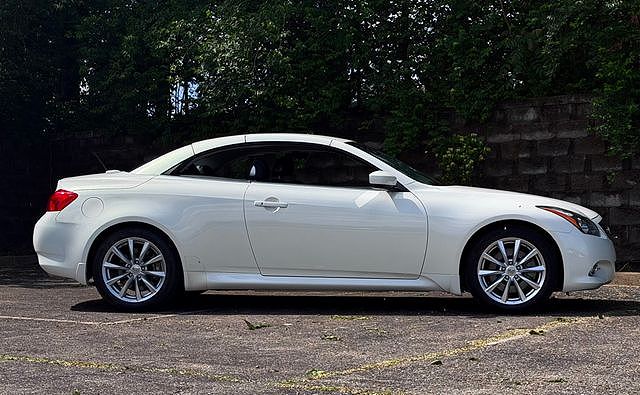 2012 Infiniti G37