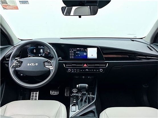 2024 Kia Niro EX Touring photo 9