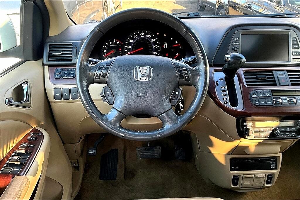 2008 Honda Odyssey Touring image 7