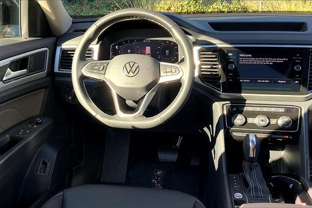 2023 Volkswagen Atlas SE image 3