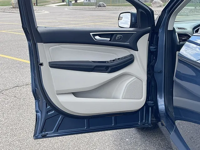 2018 Ford Edge Titanium image 3