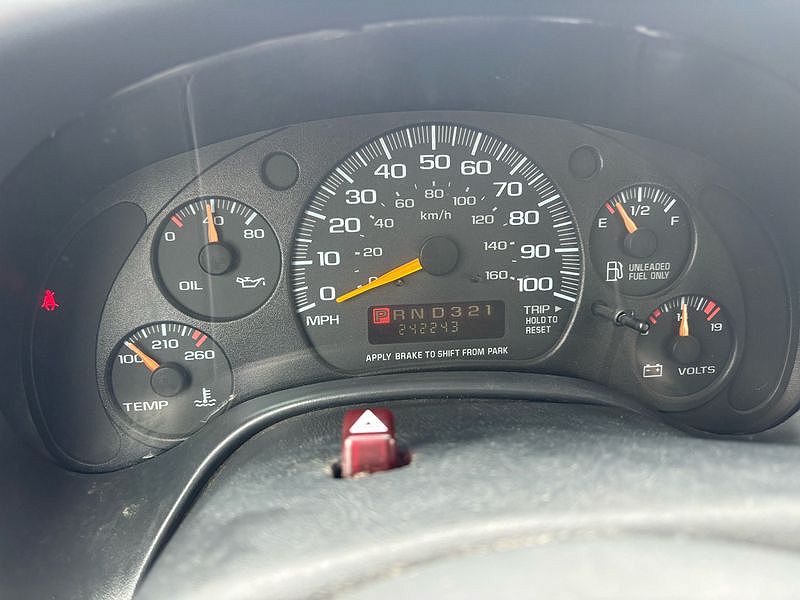 2000 Chevrolet Express 3500 image 13