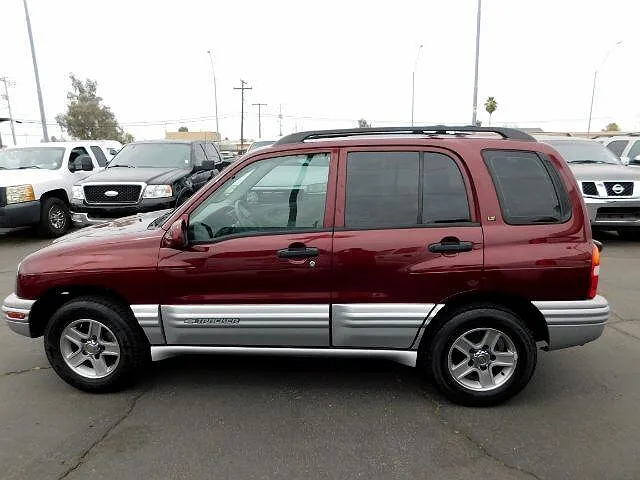 2002 Chevrolet Tracker LT image 3