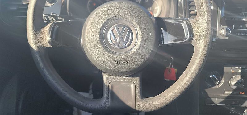 2014 Volkswagen Beetle Entry image 21