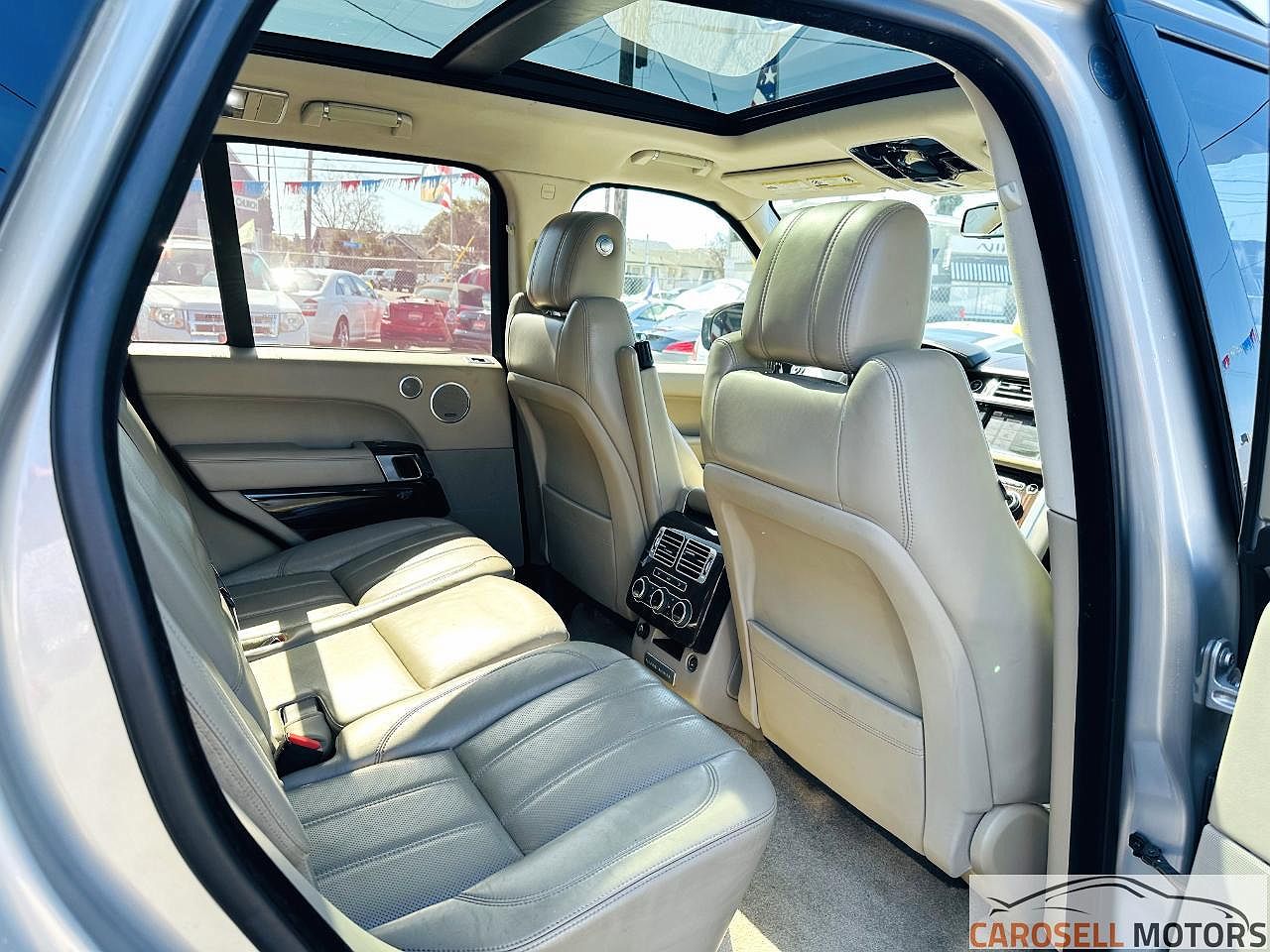 2013 Land Rover Range Rover HSE image 30