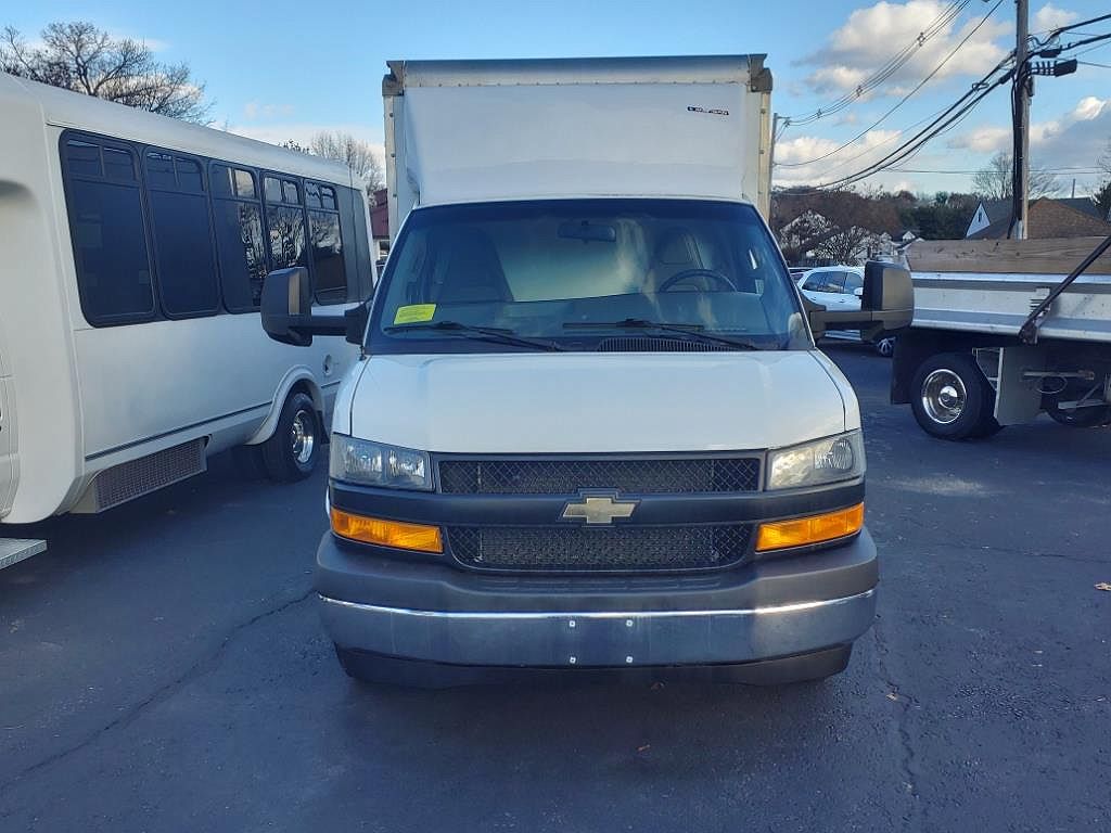 2018 Chevrolet Express 3500 image 1