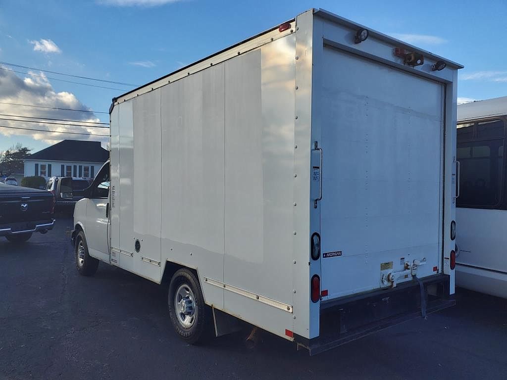 2018 Chevrolet Express 3500 image 3