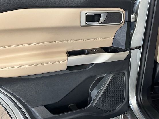 2023 Ford Explorer XLT photo 11