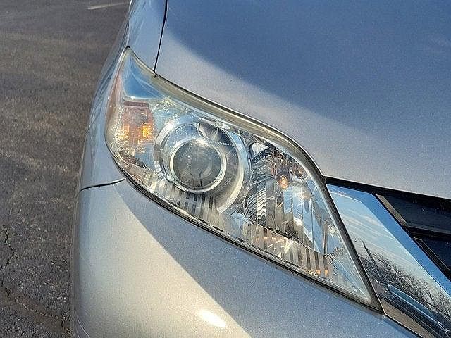 2011 Toyota Sienna null image 8