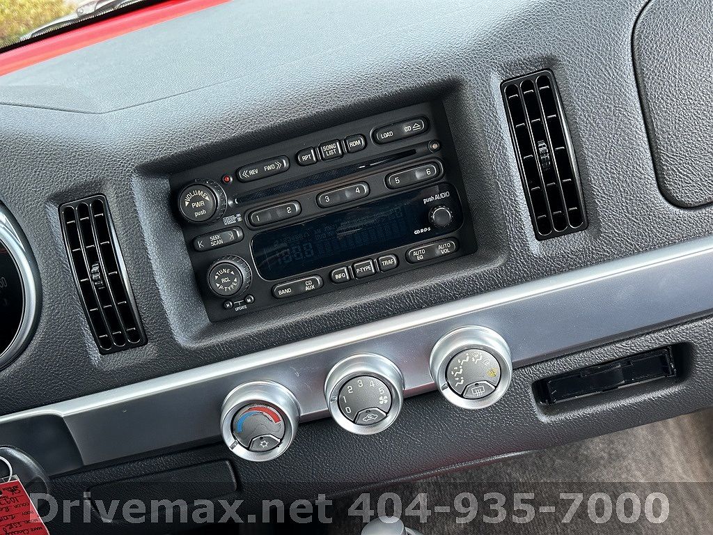 2004 Chevrolet SSR null image 5