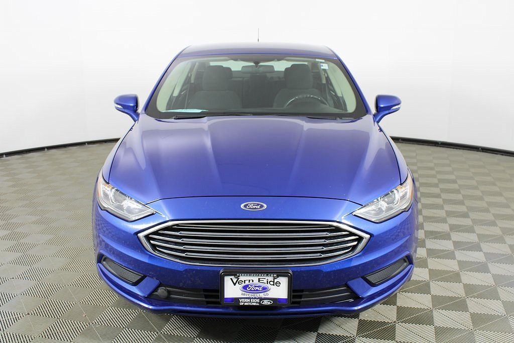 2017 Ford Fusion SE image 1