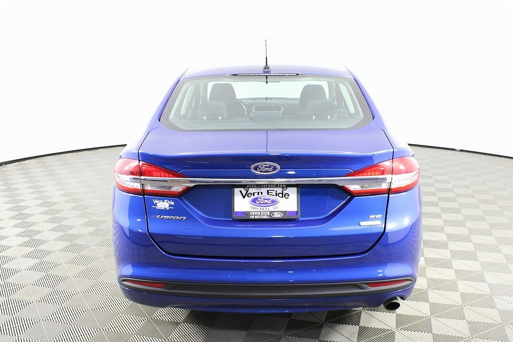 2017 Ford Fusion SE image 4