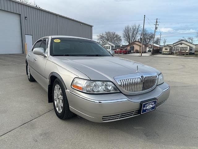 2011 Lincoln Town Car Signature Limited image 15