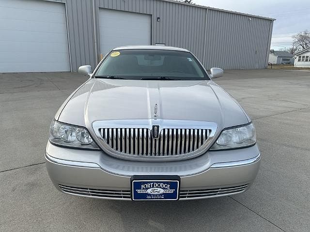 2011 Lincoln Town Car Signature Limited image 16