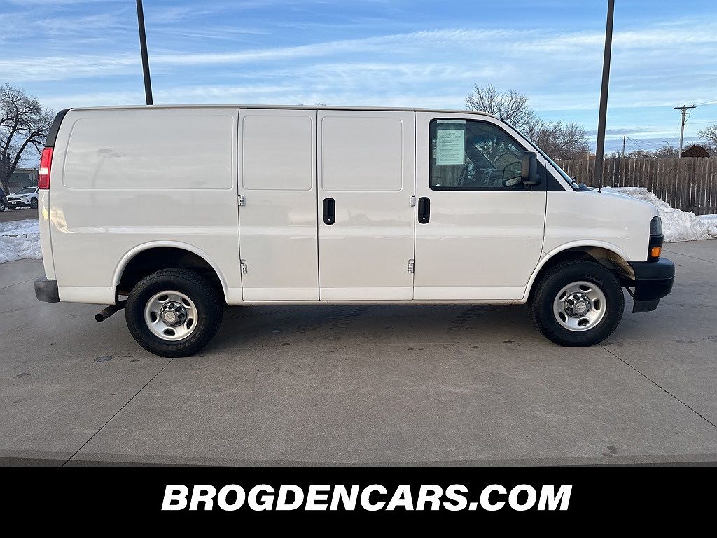 2021 Chevrolet Express 2500 image 1