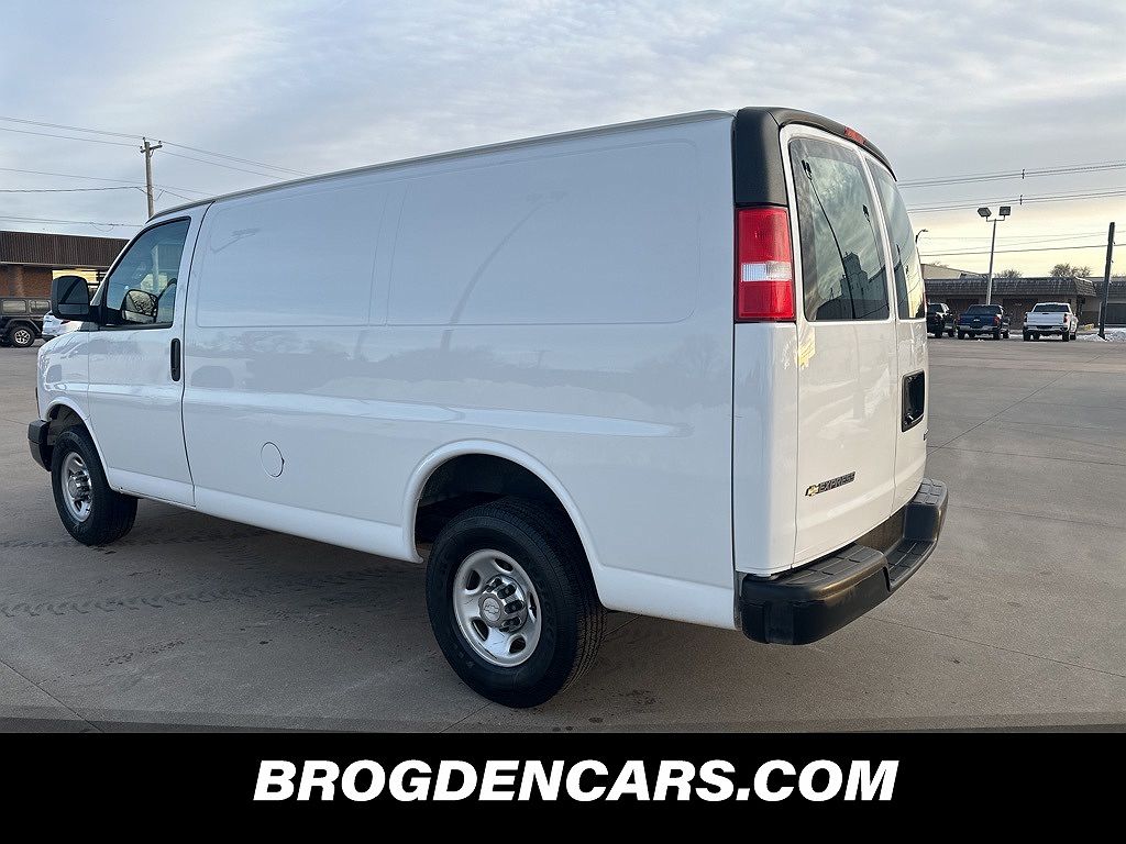 2021 Chevrolet Express 2500 image 5