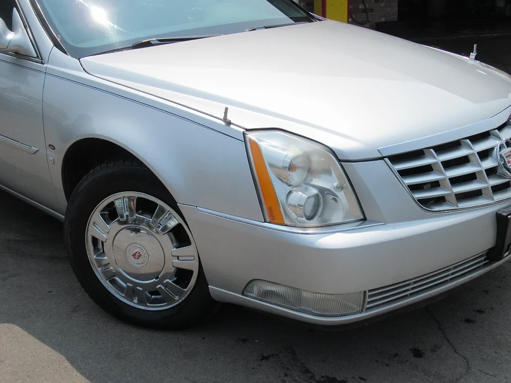 2009 Cadillac DTS Professional image 2