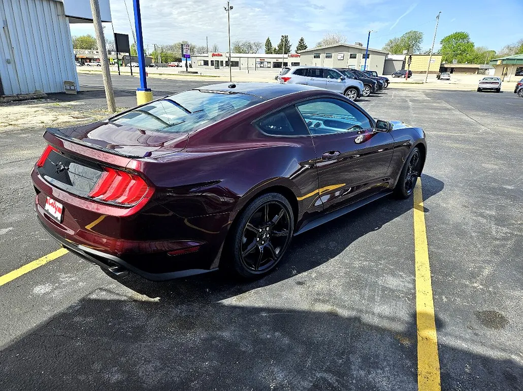 2018 Ford Mustang null image 4
