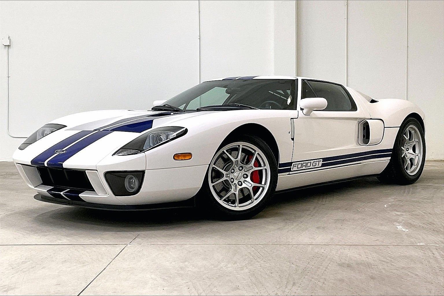 2006 Ford GT null image 2