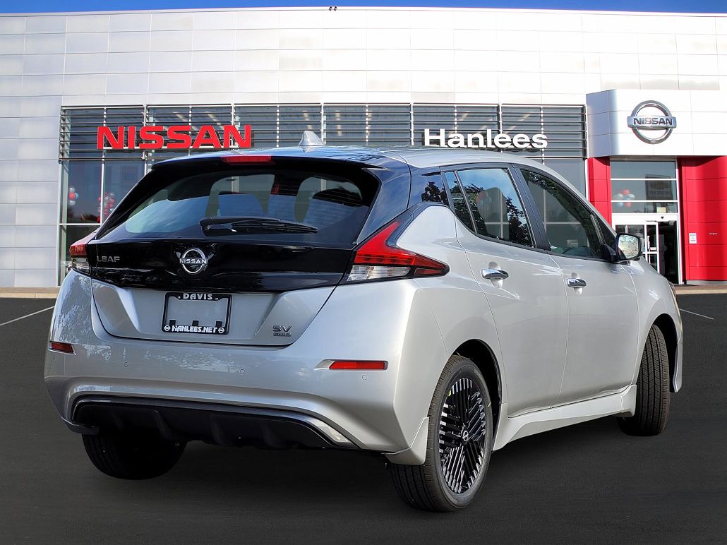 2024 Nissan Leaf SV image 2