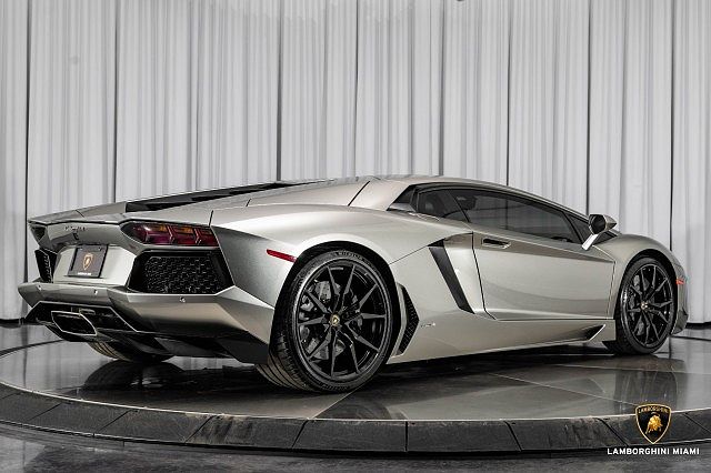 2014 Lamborghini Aventador LP700 image 18