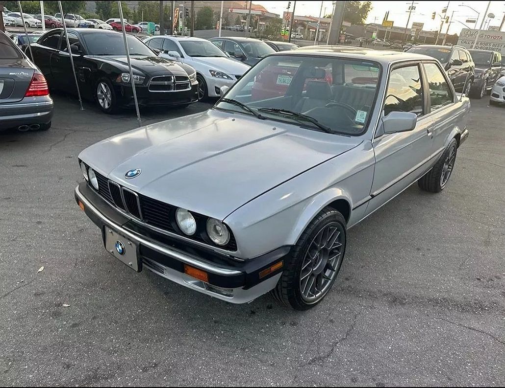 1988 BMW 3 Series 325is image 2